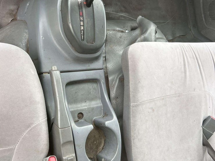 2017-isuzu-npr-image-21