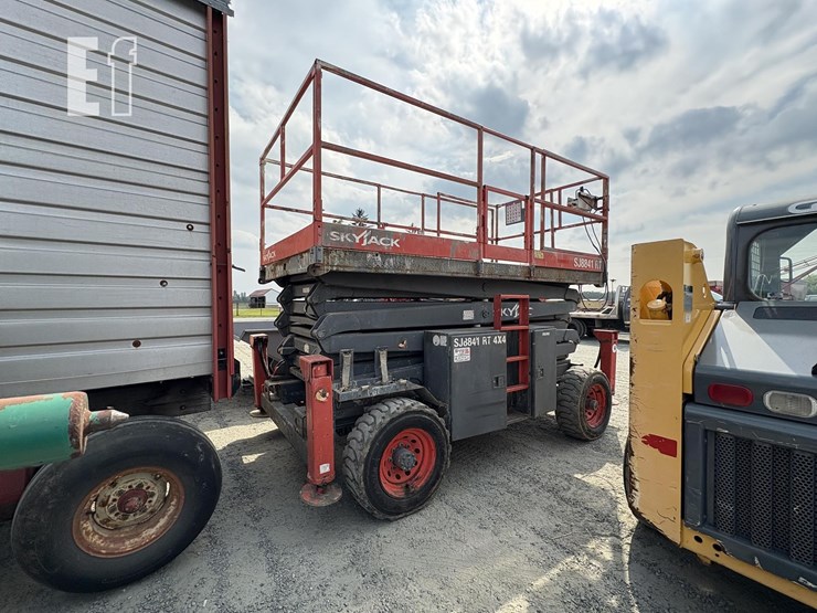 2014-skyjack-sj8841rt-image-4