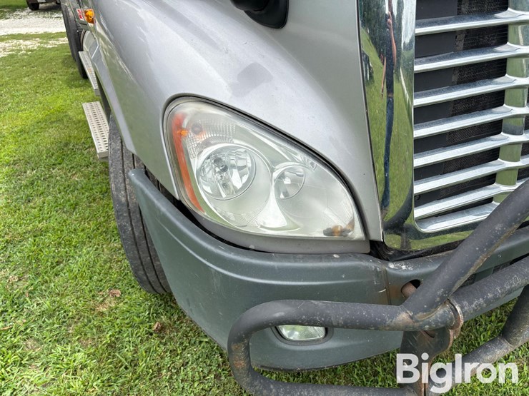 2015-freightliner-cascadia-113-image-15