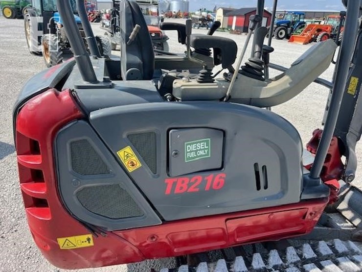 takeuchi-tb216-image-25
