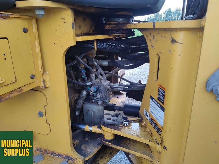 2017-deere-724k-image-21