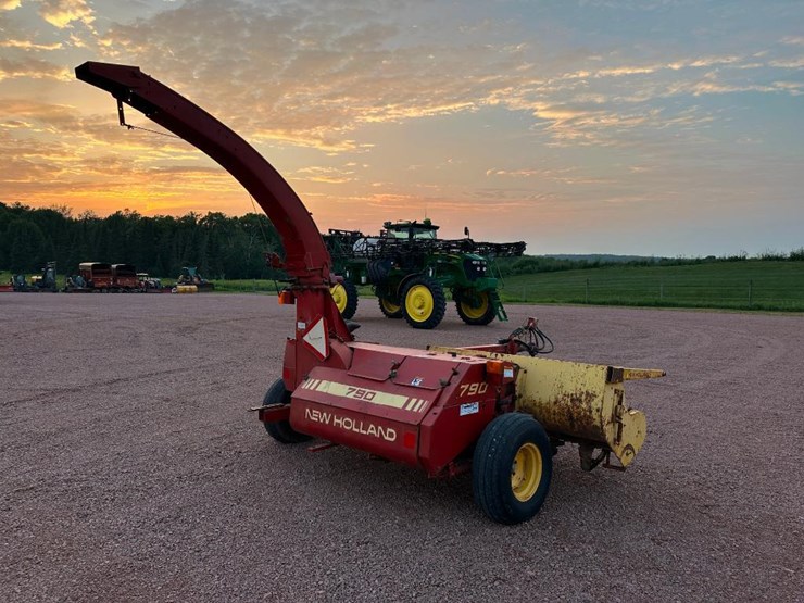 new-holland-790-image-3