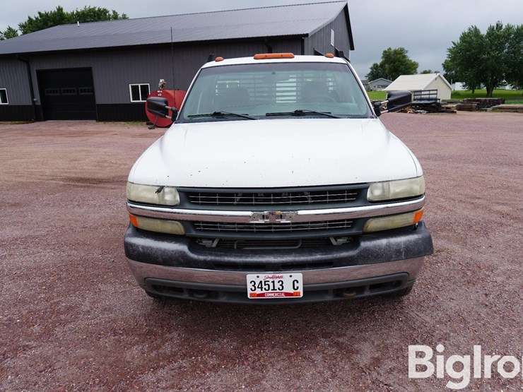 2001-chevrolet-silverado-3500-image-2