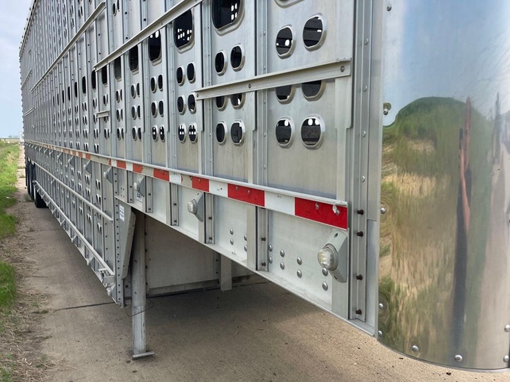 2021-eby-livestock-trailer-image-26