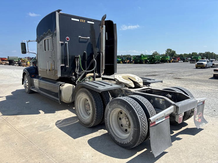 2011-peterbilt-386-image-8