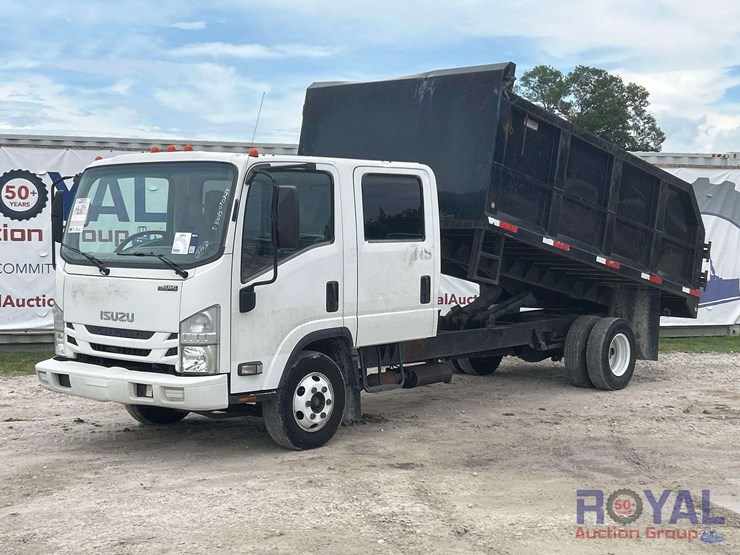 2017-isuzu-npr-image-1