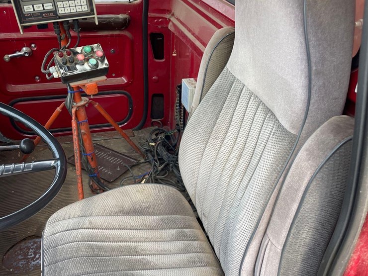 1982-ford-900-image-48