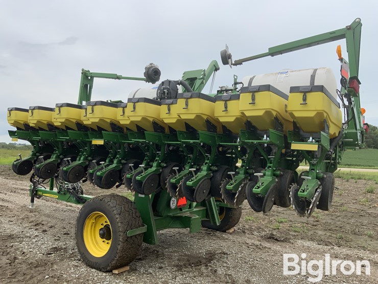 2021-john-deere-1745-image-7