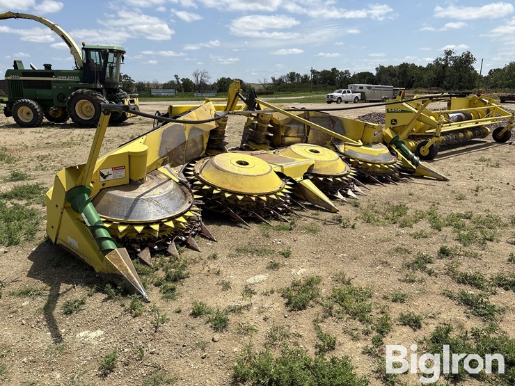 2010-john-deere-678-image-3