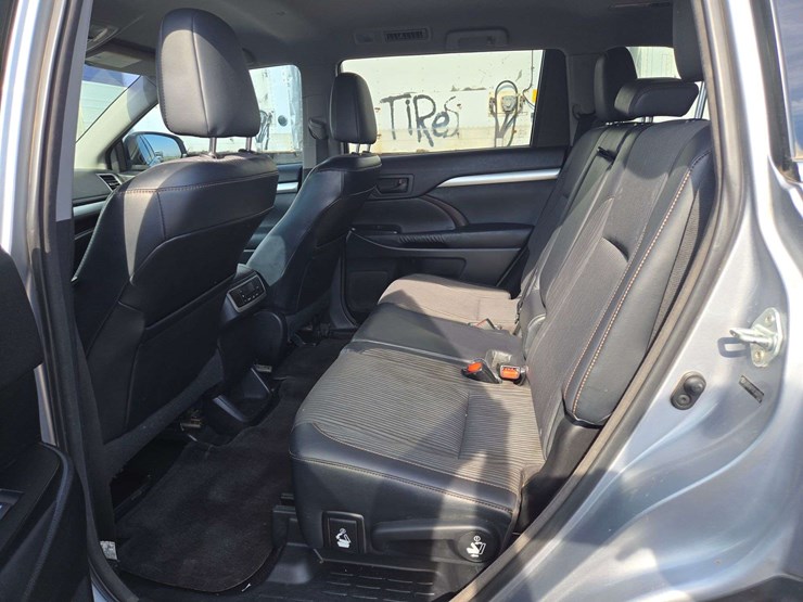 2014-toyota-highlander-image-10