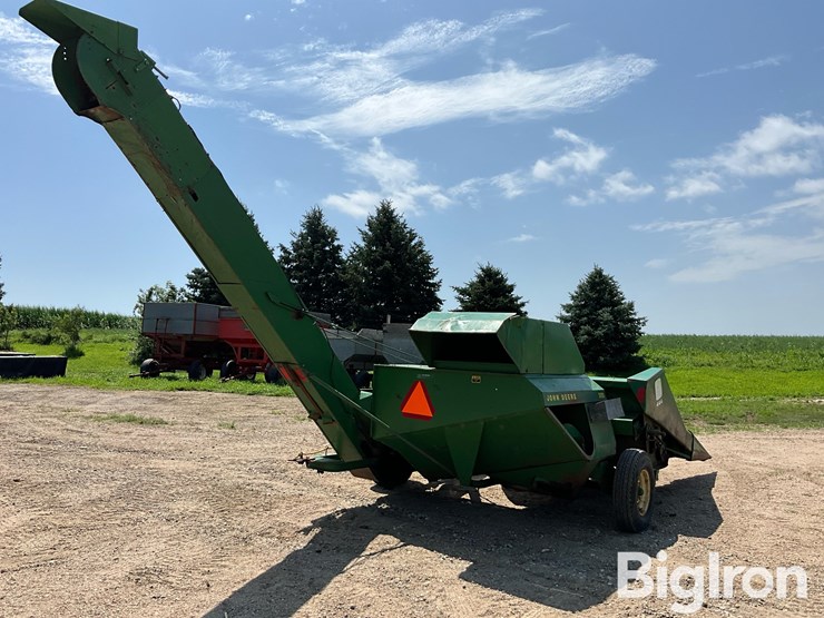 john-deere-300-image-5