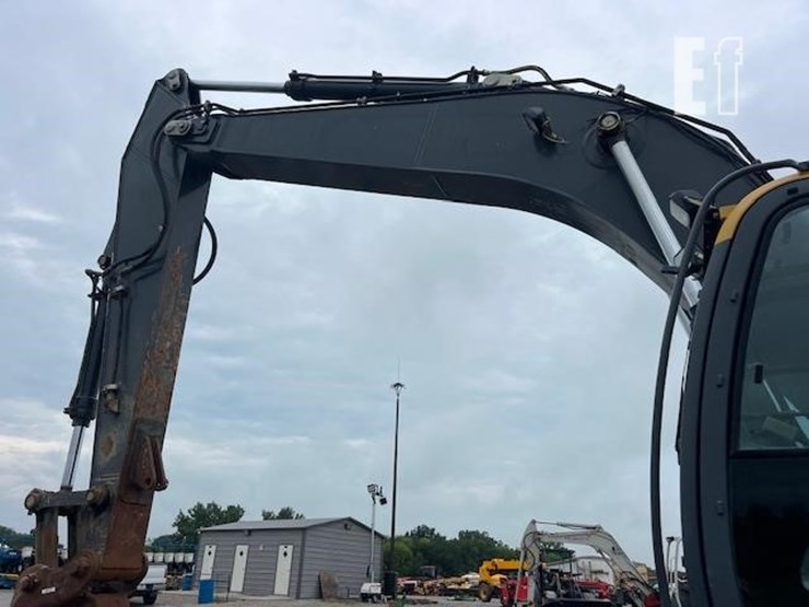 2014-deere-290g-lc-image-35