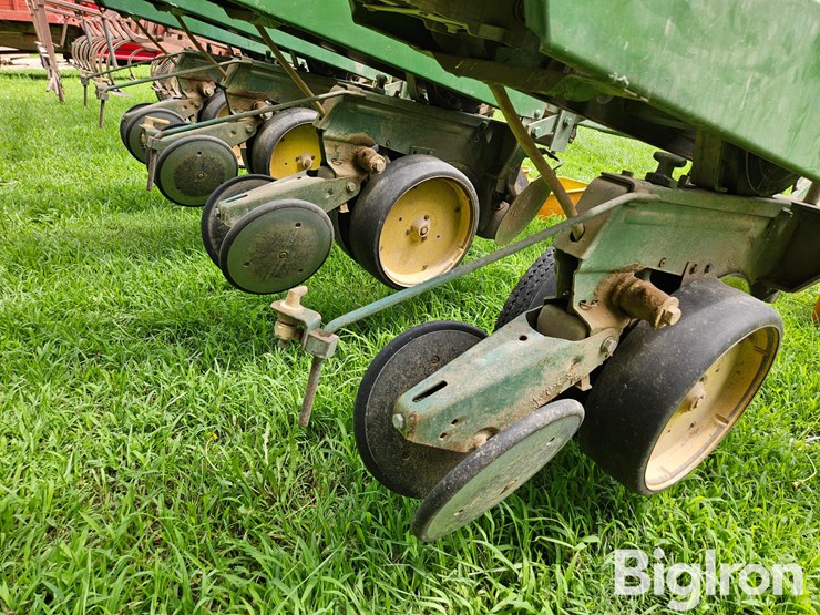 john-deere-7000-image-16