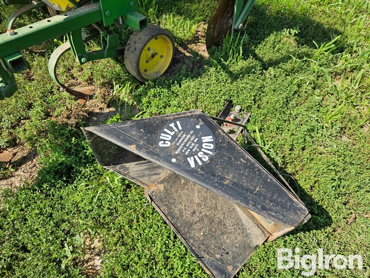 john-deere-825-image-19