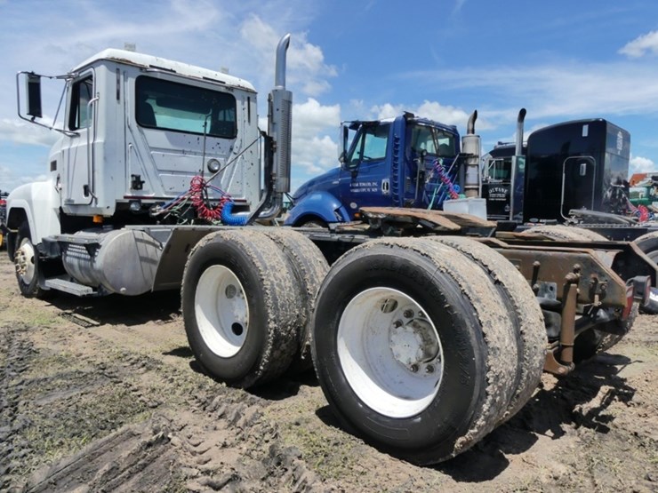 1999-mack-ch613-image-4