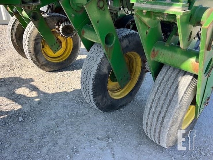 2009-john-deere-1770nt-image-57