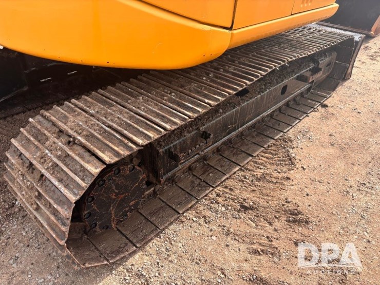 2012-deere-135d-image-45