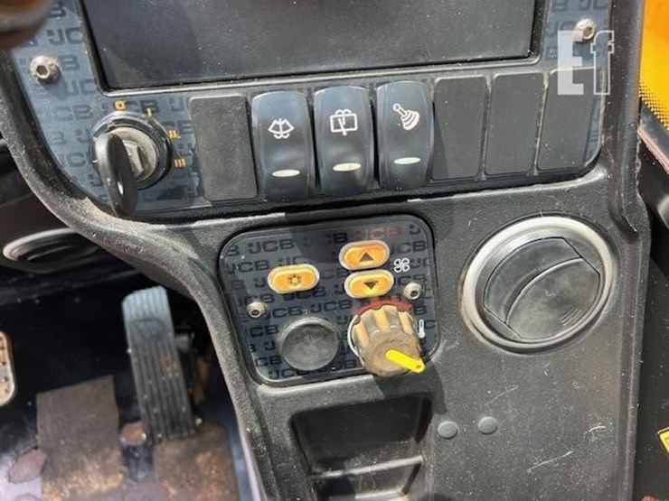 2015-jcb-507-42-image-39