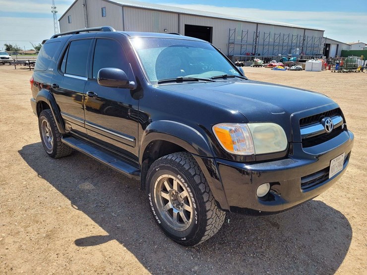 2005-toyota-sequoia-limited-image-2