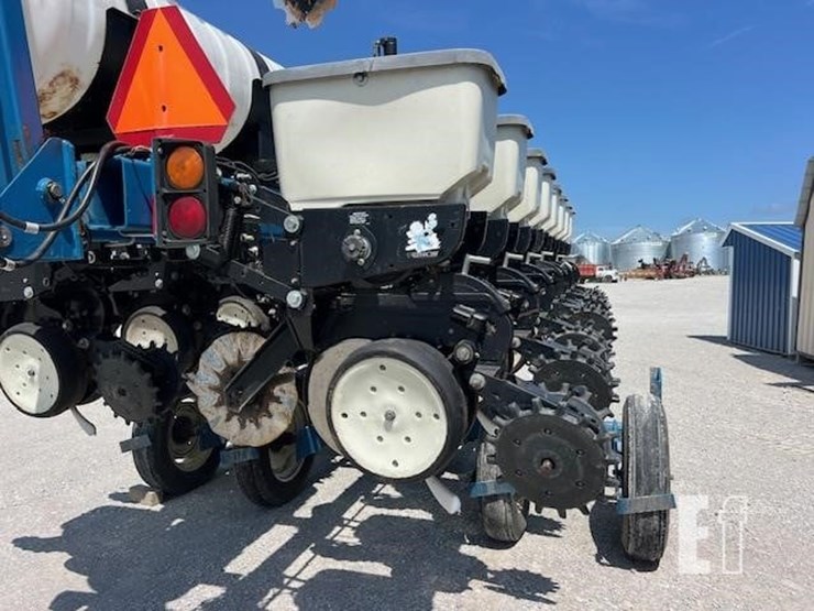 2001-kinze-3500-image-22