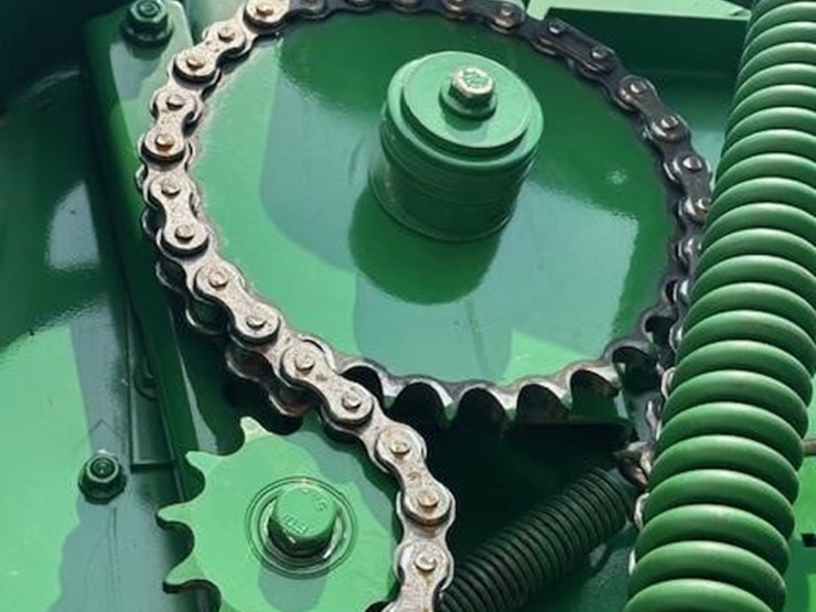 2009-john-deere-568-image-14