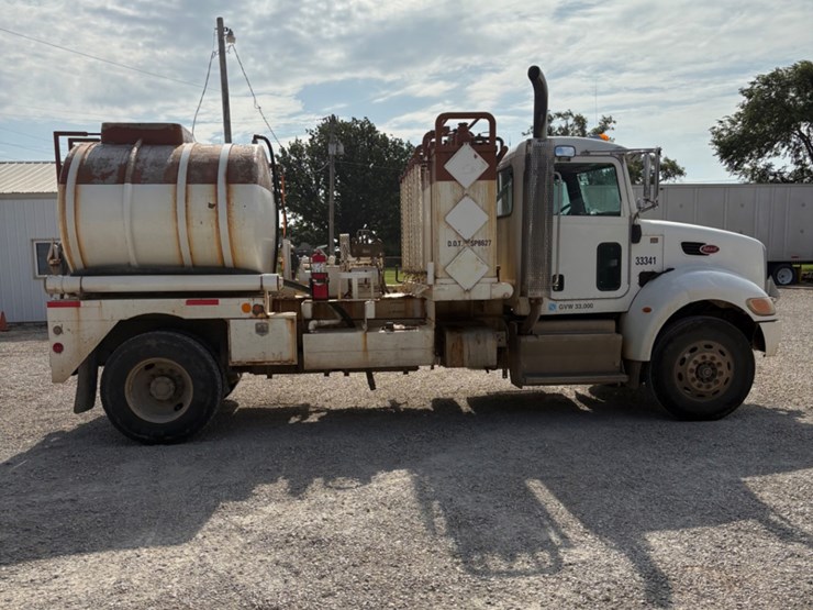 2011-peterbilt-337-image-3