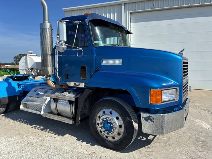 1996-mack-ch613-image-19