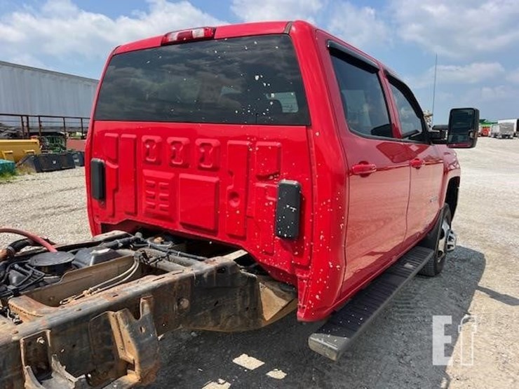2018-chevrolet-silverado-3500hd-image-16