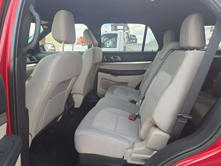 2019-ford-explorer-xlt-image-10