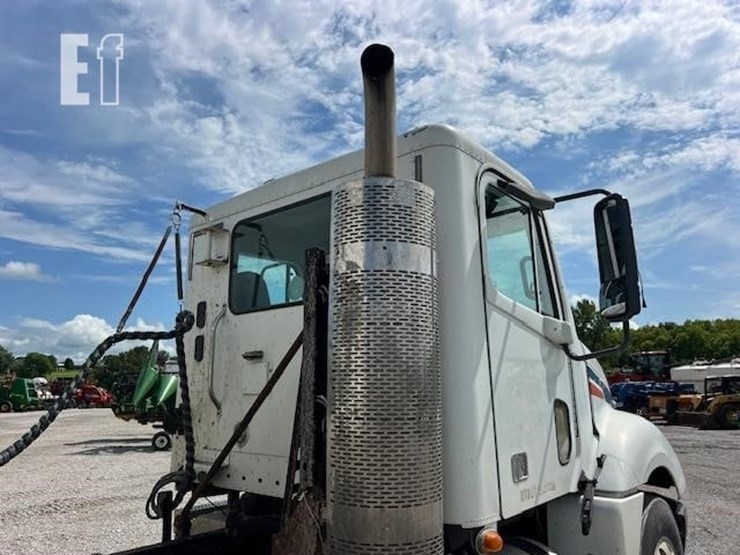 2008-freightliner-columbia-120-image-19