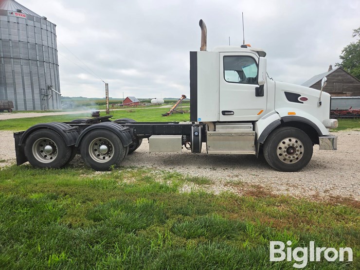 2016-peterbilt-567-image-4