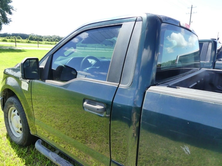 2020-ford-f150-xl-image-8