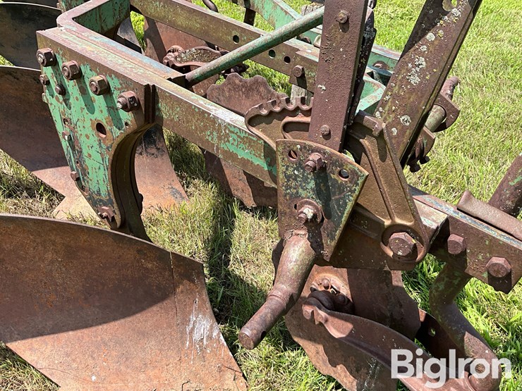 john-deere-810-image-10