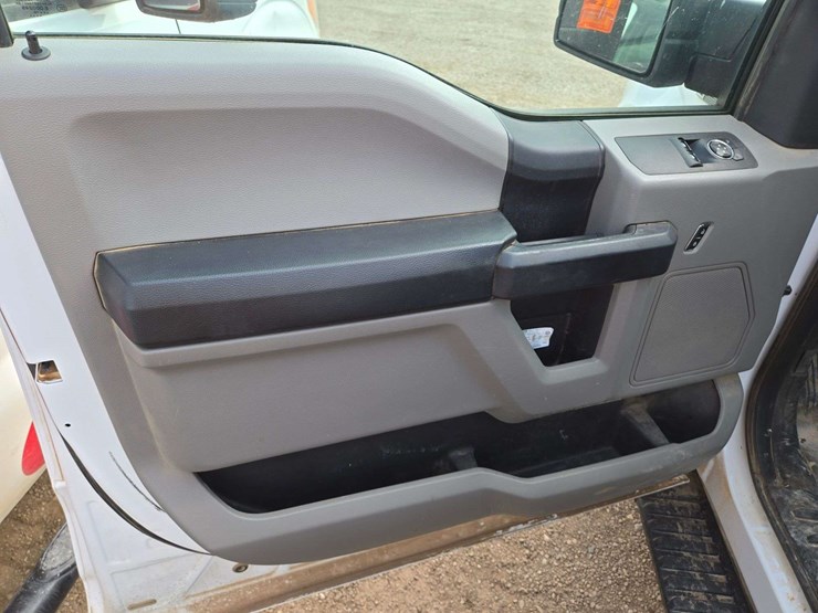 2016-ford-f150-xl-image-5