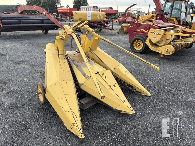 new-holland-824-image-2