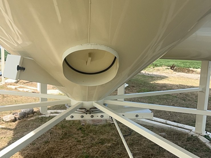 concept-5,000-bushel-hopper-bin,-fully-equipped-with-agi-grainguard-10-hp-bin-fan-with-three-phase-electric-motor-image-26