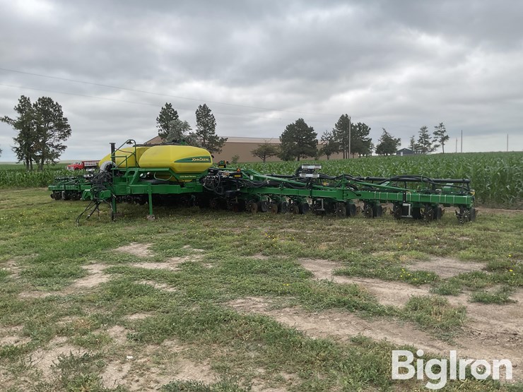 2013-john-deere-dr24-image-1