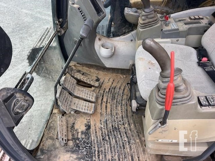 2014-deere-290g-lc-image-42