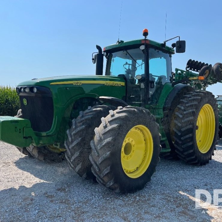 2004 JOHN DEERE 8520