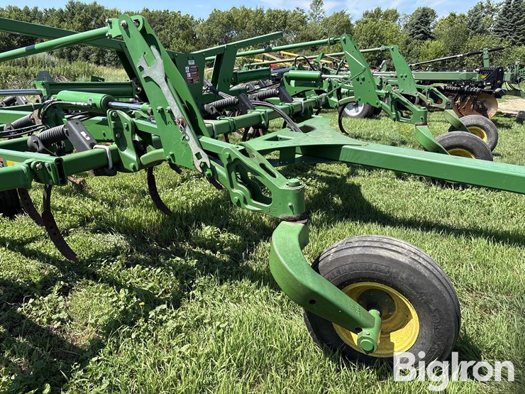 2010-john-deere-2410-image-16