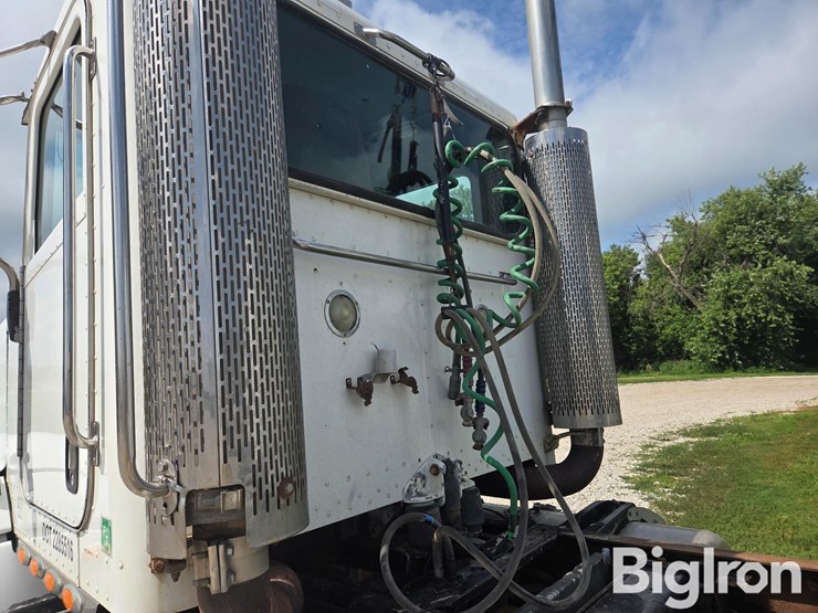 2007-peterbilt-386-image-11
