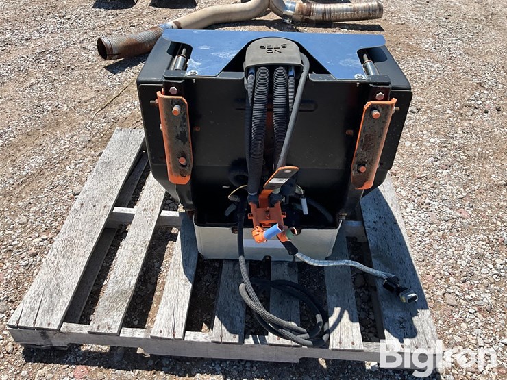 peterbilt-truck-tractor-def-tank-&-components-image-6
