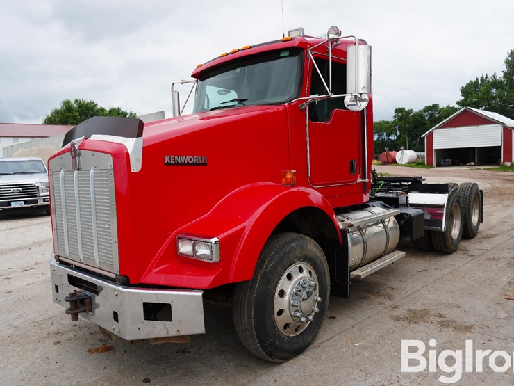2010-kenworth-t800-image-1
