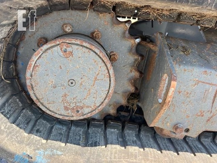 takeuchi-tb235-2-image-18
