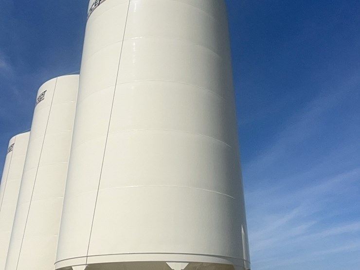 concept-7,500-bushel-hopper-bin,-fully-equipped-with-bin-fan-with-agi-grainguard-10-hp-three-phase-electric-motor.-image-4