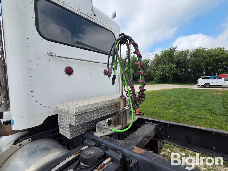 2012-peterbilt-386-image-9