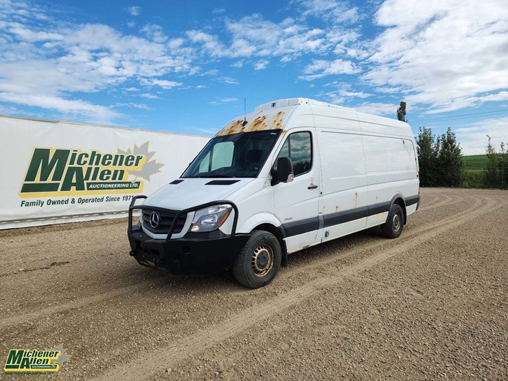 2016-mercedes-benz-sprinter-2500-image-1