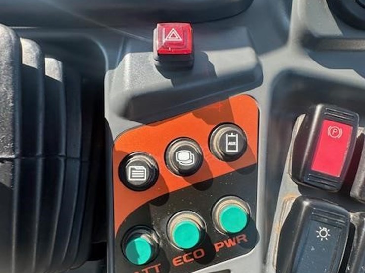 2020-kubota-r630-image-25