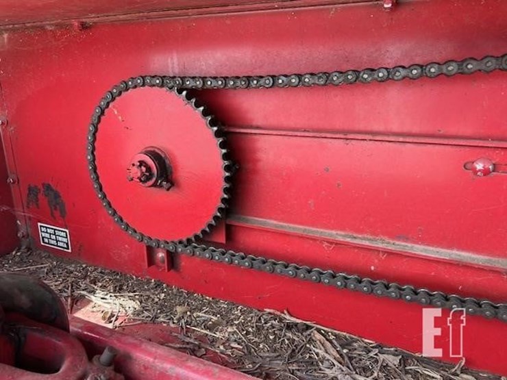 new-holland-320-image-17