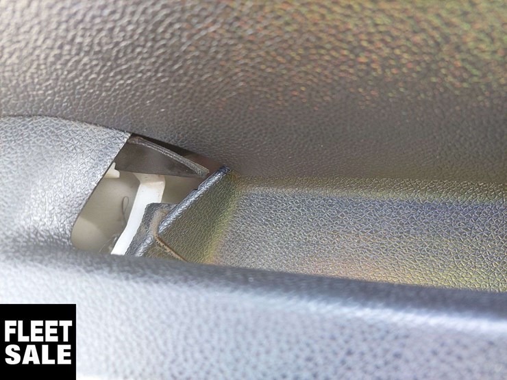 2014-chevrolet-suburban-image-25